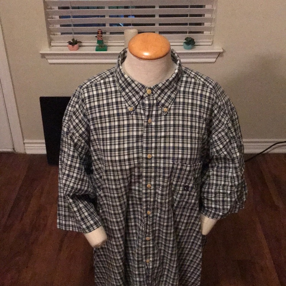 Nice looking men’s short sleeve shirt!! 😎